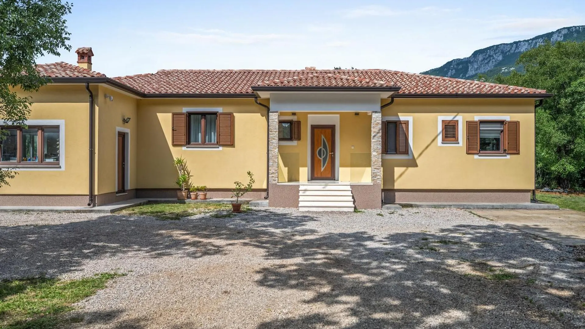 Wunderschoener Neubau Bungalow Mit Privatem Pool Und Jacuzzi Vozilici 0*,