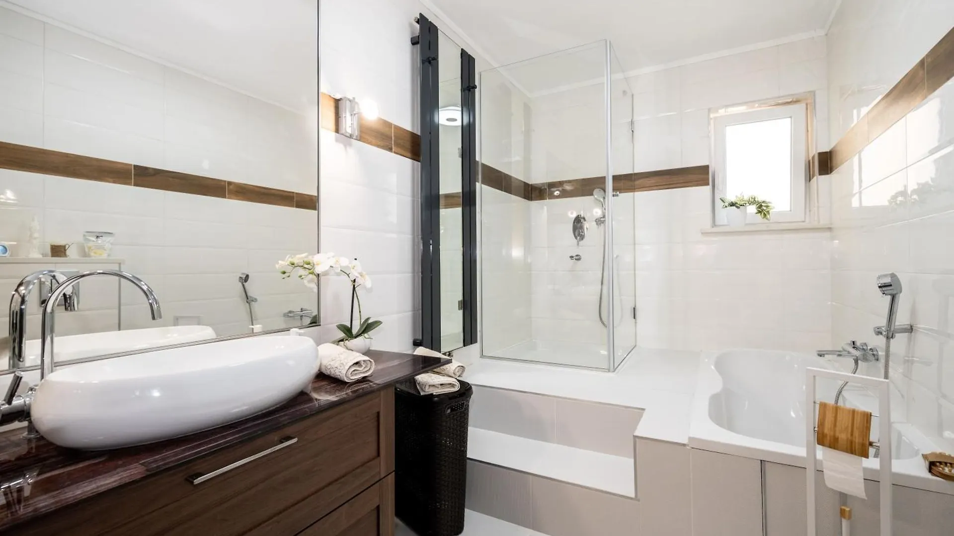 Wunderschoener Neubau Bungalow Mit Privatem Pool Und Jacuzzi Vozilici