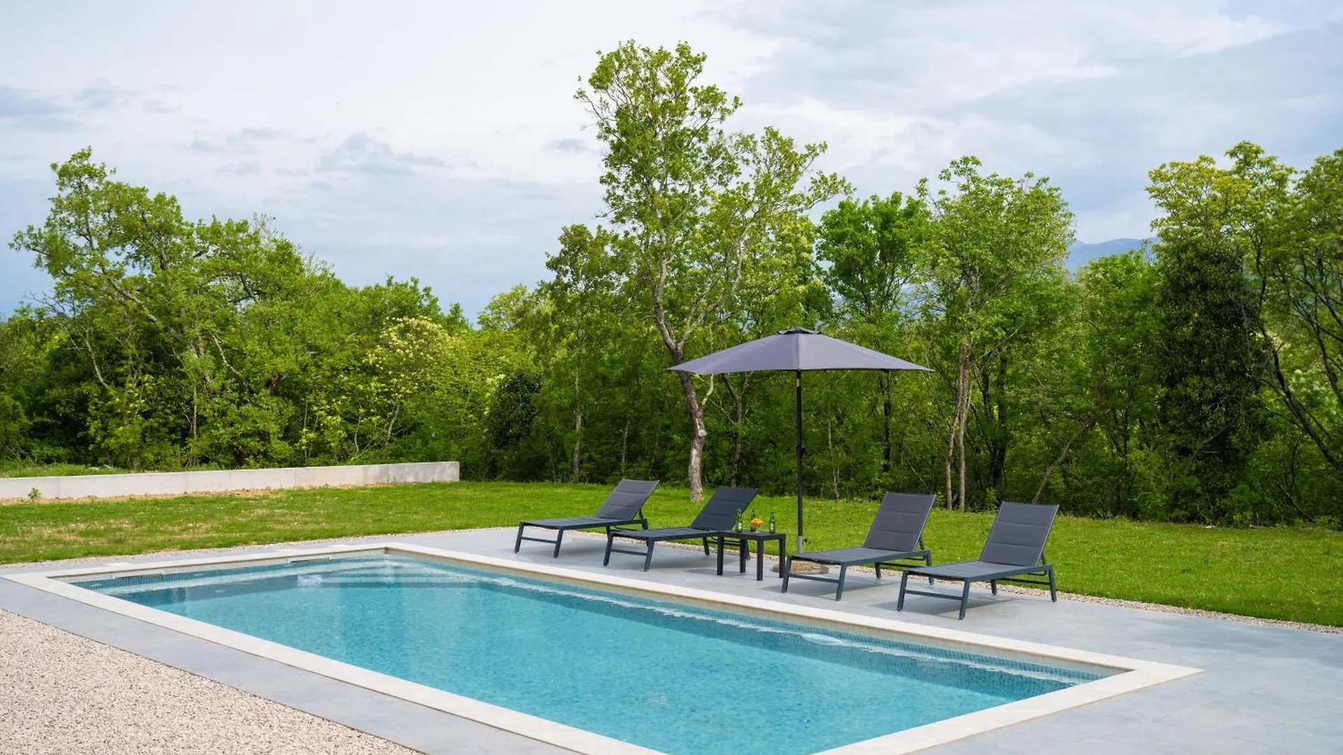 Wunderschoener Neubau Bungalow Mit Privatem Pool Und Jacuzzi Vozilici 0*,  Croazia